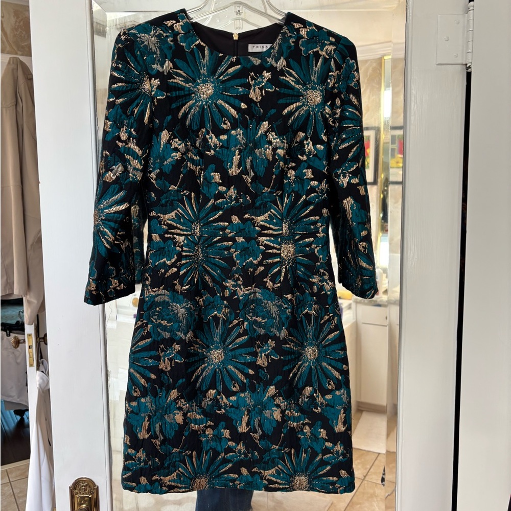 Trina Turk Blue Sheath Dress 3/4 Sleeve Crew Neck